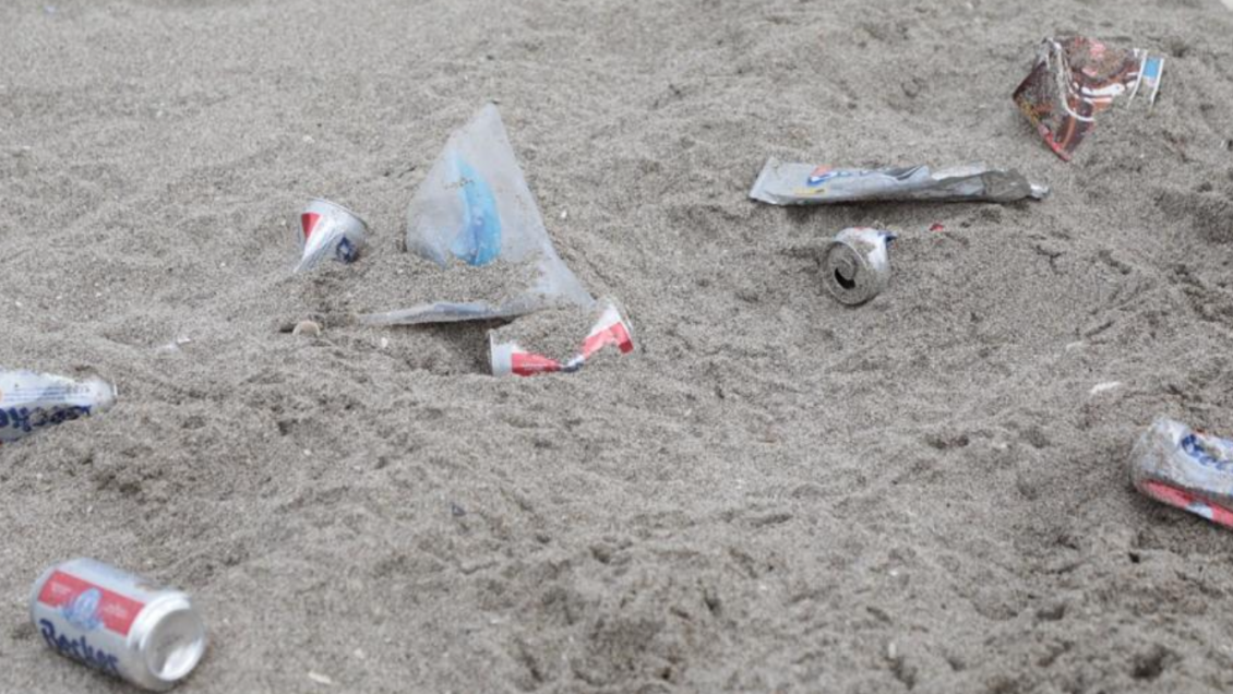 Retiran 500 kilos de basura diaria desde el Balneario Municipal de Antofagasta