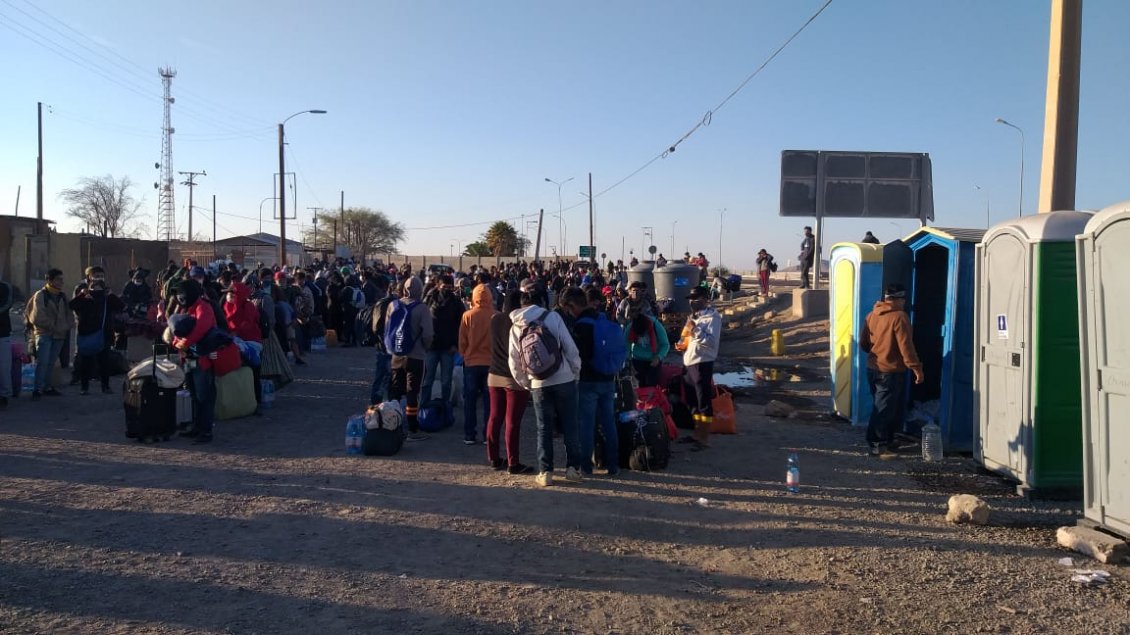 Vecinos de Huara rechazan uso de estadio municipal como albergue