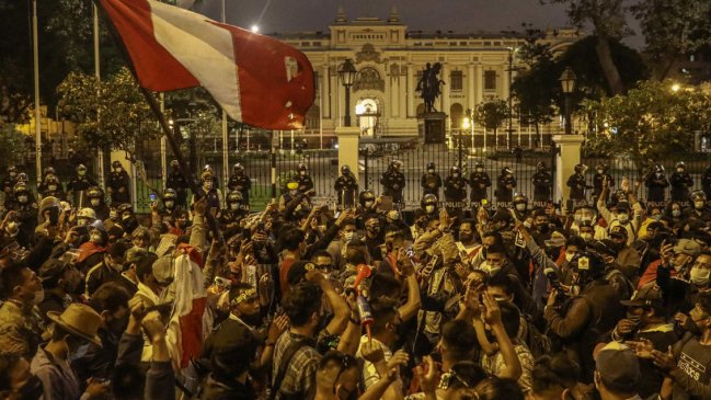 Perú dio primer paso hacia una transición pacífica con un político de consenso en el Gobierno