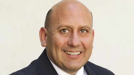   Gobernador de Chiloé renunció declarando: 