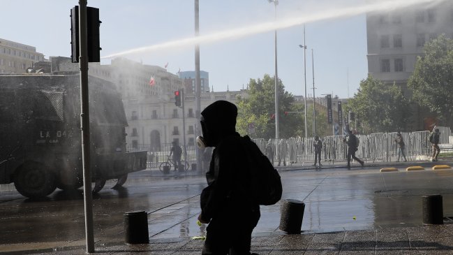 Manifestantes protestaron en Santiago en rechazo al recurso del Gobierno en el TC