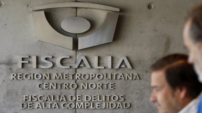 PDI incautó mails del Minsal en oficinas de Entel: Paris tiene tres días para derivarlos a Fiscalía