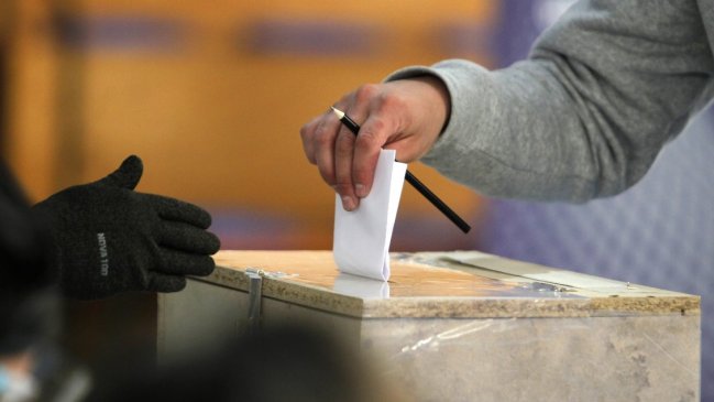 Gobierno y Servel trabajan en habilitación del voto anticipado presencial