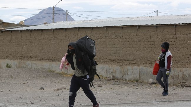 Pareja fue detenida ingresando a grupo de extranjeros por paso no habilitado