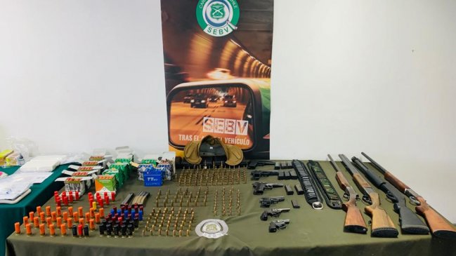 Carabinero fue formalizado por tenencia ilegal de armas: Quedó con arresto domiciliario