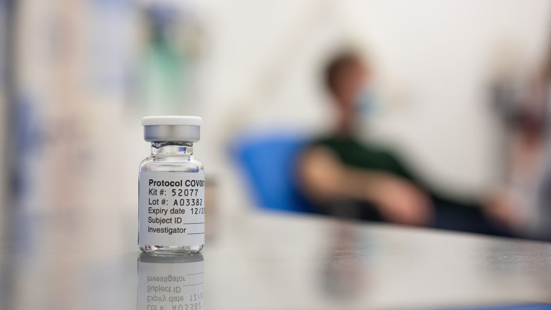 Gobierno británico solicitó a regulador evaluar la eficacia de la vacuna de Oxford