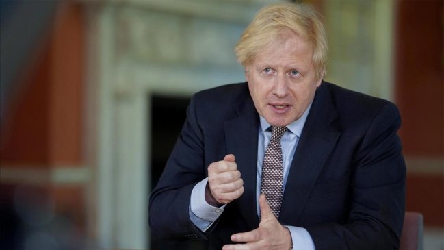 El plan de Boris Johnson para luchar contra el Covid-19 se tambalea