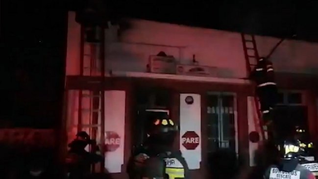 Incendio destruyó locales comerciales al interior de una vivienda en Talca