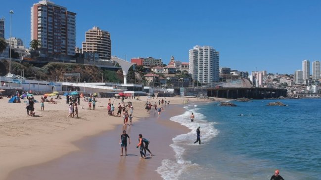 Viña del Mar abrió Caleta Abarca, la primera playa de la temporada