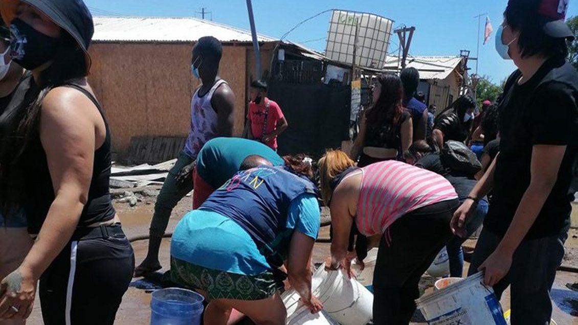 Incendio en campamento de Cerro Navia dejó cientos de personas damnificadas