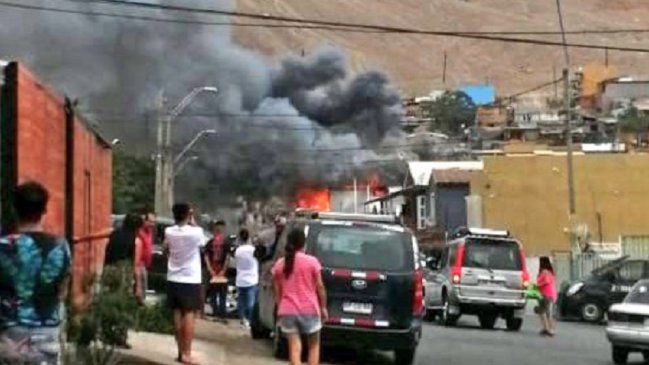 Incendio destruyó dos viviendas en Tocopilla