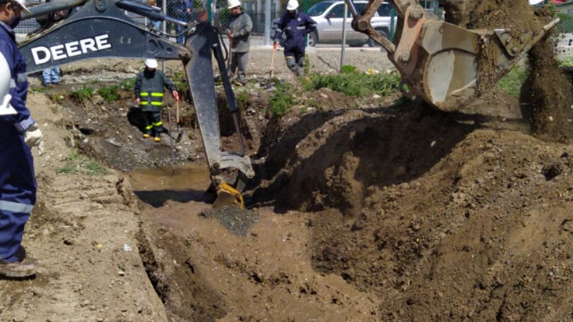 Rotura de matriz mantiene sin suministro de agua a 10 mil clientes en Punta Arenas