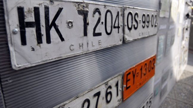 Dos detenidos por conducir con patentes adulteradas en Temuco