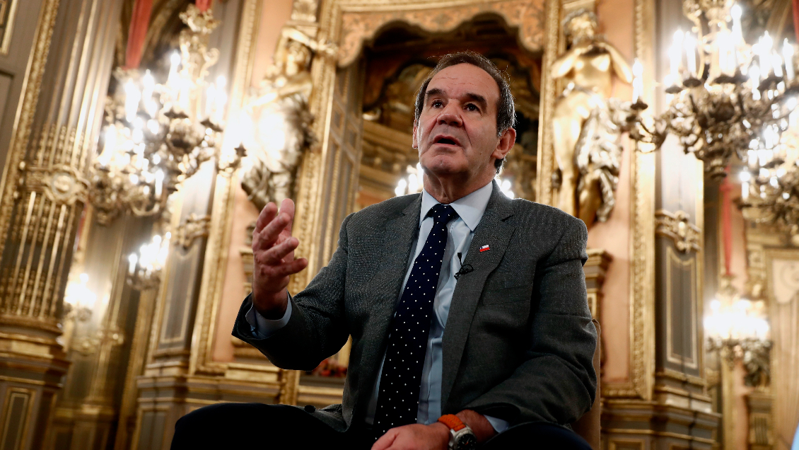 En Europa, Allamand admitió violaciones a derechos en Chile, pero negó 