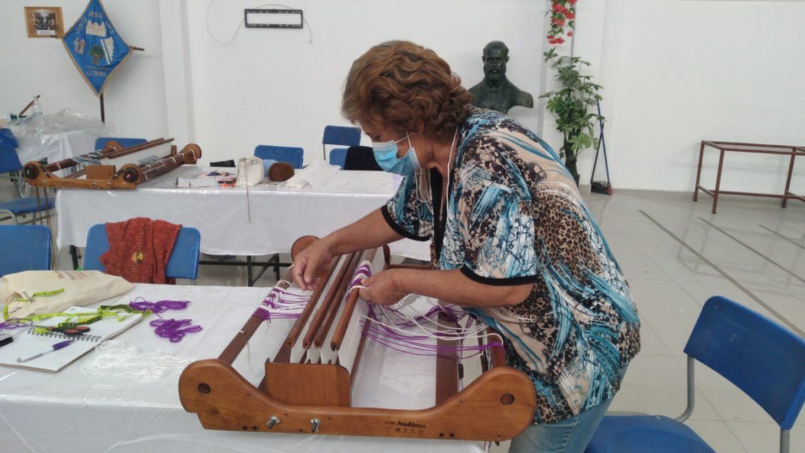 Mujeres rurales exponen en feria 