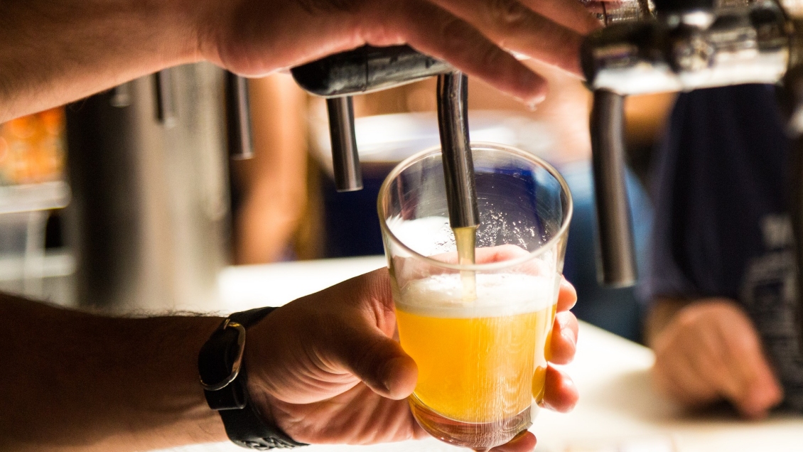 Rusia: Quienes se vacunen con la Sputnik-V deberán mantenerse 56 días sin beber alcohol