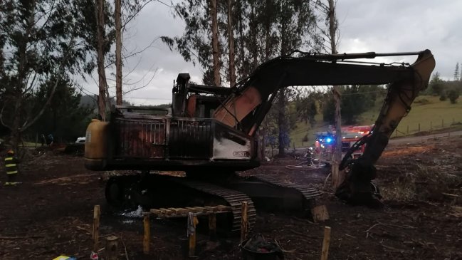 Cuatro encapuchados quemaron maquinaria forestal en Osorno