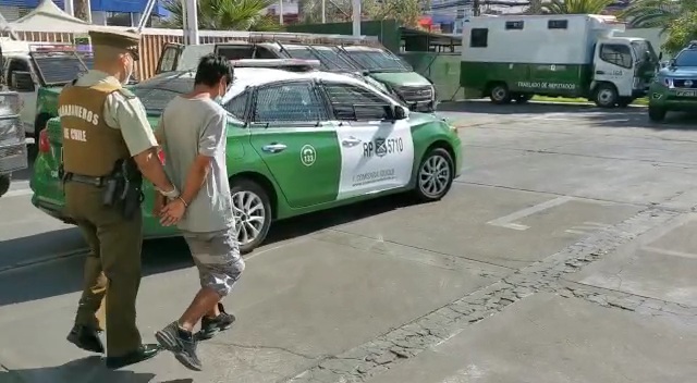 Con una patada en la cabeza delincuentes despojaron a conductor de su auto en Iquique