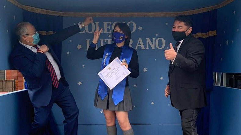 Colegio de Punta Arenas llevó ceremonia de licenciatura a las casas de sus alumnos