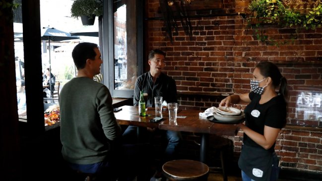 Nueva York prohíbe el consumo en el interior de bares y restaurantes para frenar los contagios