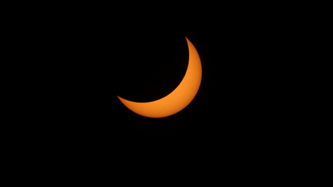 Eclipse total de sol emocionó al sur de Chile