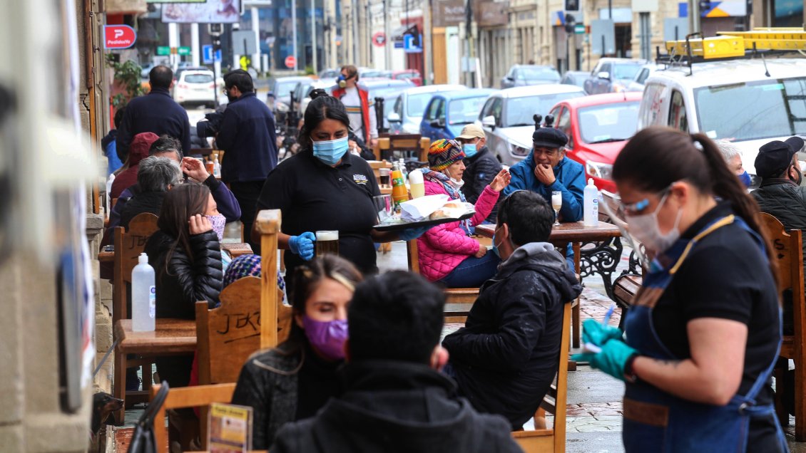 Restaurantes de Punta Arenas piden claridad respecto a protocolos de reapertura