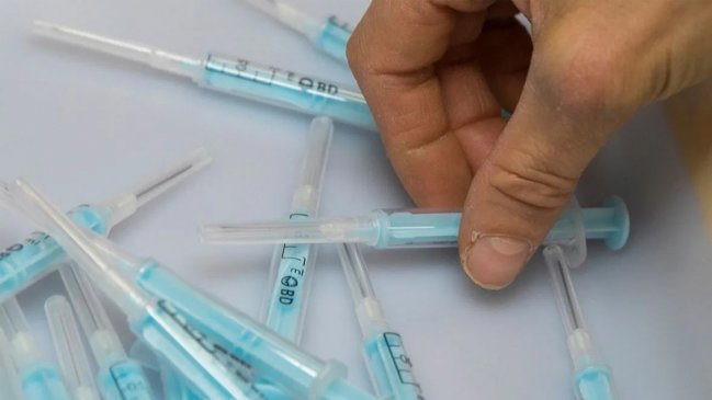 Las primeras 20 mil dosis de la vacuna Pfizer llegarán a Chile este mes