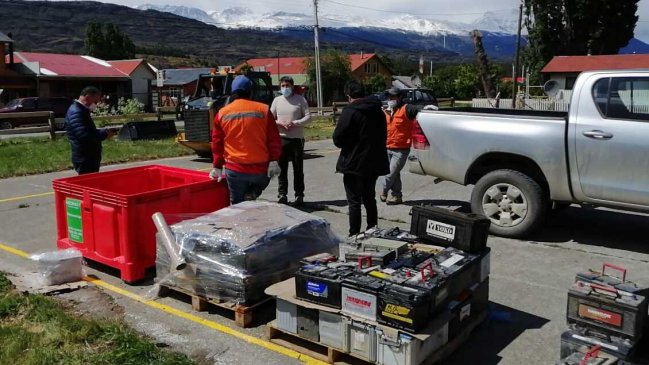 Iniciativa ayuda a limpiar la Patagonia de aceites lubricantes y baterías fuera de uso
