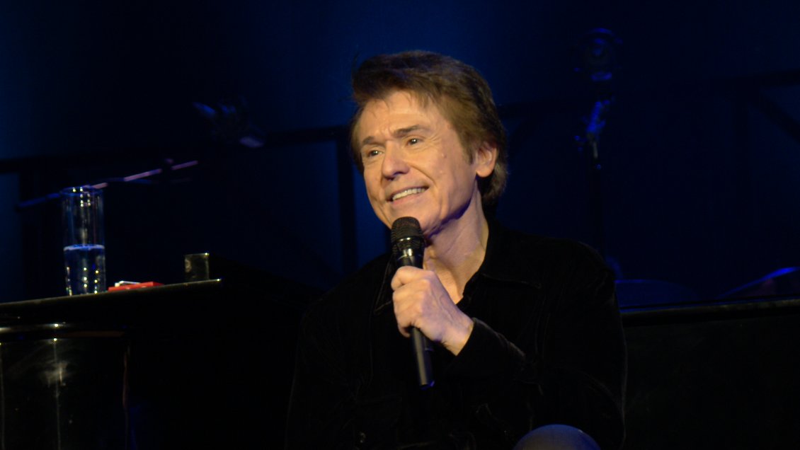 Raphael celebró 60 años sobre el escenario con show navideño