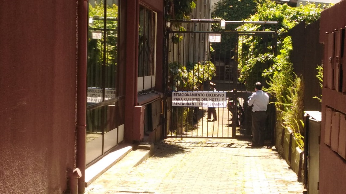 Trabajador fue hallado muerto en céntrico hotel de Concepción: Investigan posible crimen