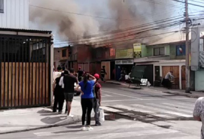 Incendio destruyó tres casas y dañó otras dos en Antofagasta