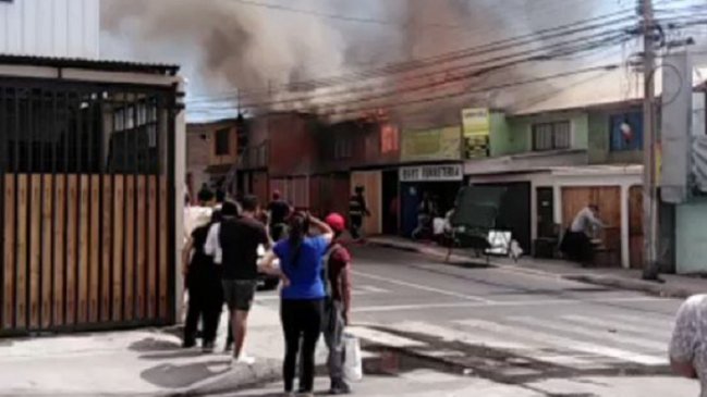 Incendio destruyó tres casas y dañó otras dos en Antofagasta