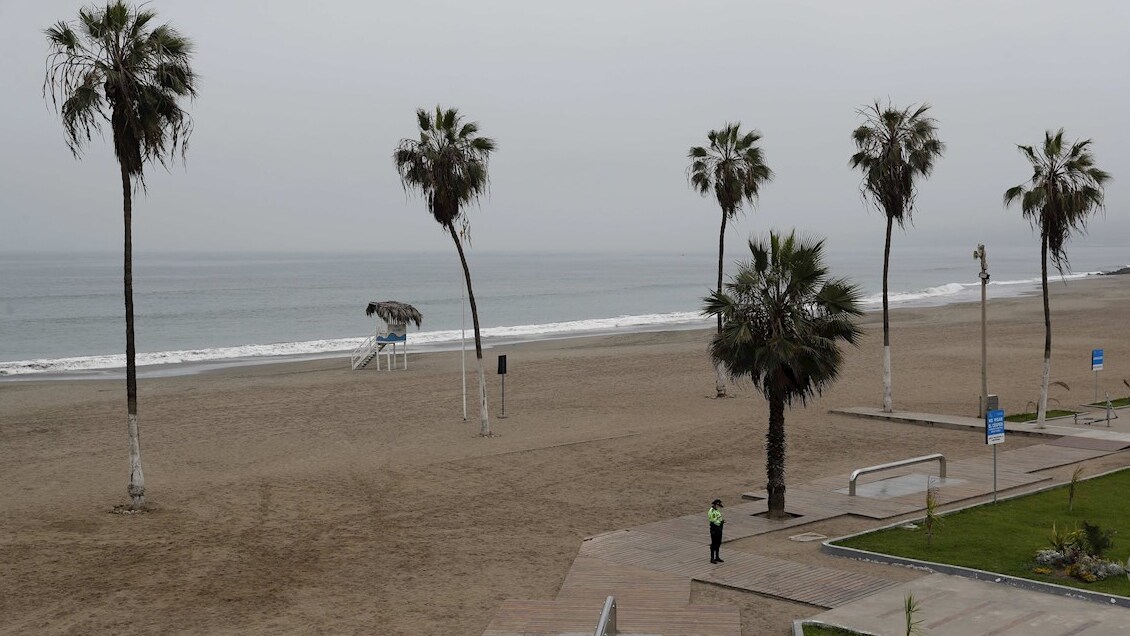 Covid-19: Perú cierra playas, incrementa toque de queda y disminuye aforo a comercios