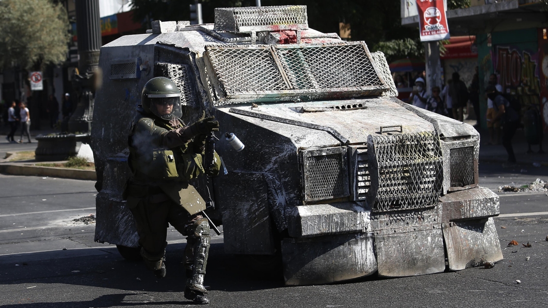 Arresto domiciliario nocturno para carabinero imputado por daño ocular a estudiante en Temuco