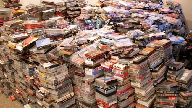 Hombre de 42 años ganó demanda contra sus padres por destrozar toda su pornografía