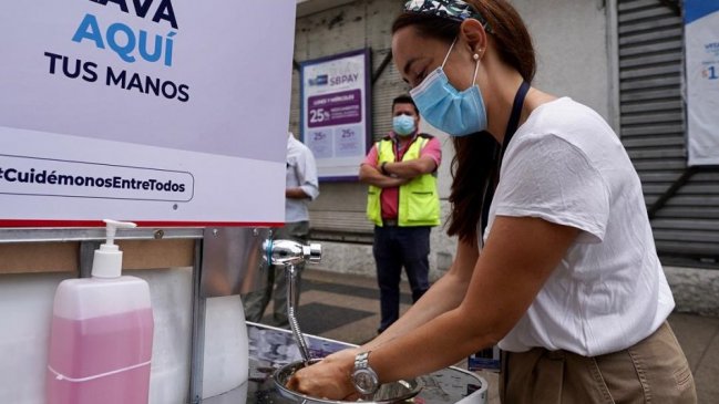 Ante aglomeraciones navideñas, Chillán dispone 40 lavamanos públicos y mascarillas gratuitas