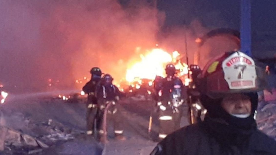 Nueva quema de basura movilizó a cinco compañías de Bomberos de Antofagasta