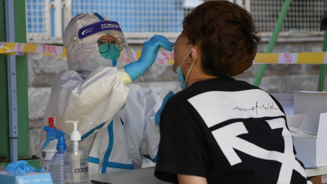 Una ciudad china analiza a sus 6 millones de habitantes tras hallar 17 casos de coronavirus