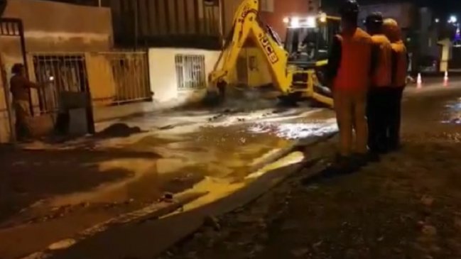 Rotura de tubería provocó inundación de seis casas en Antofagasta