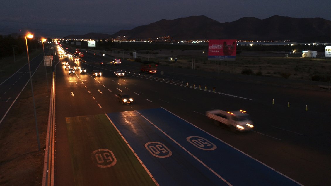 Autoridades estiman que cerca de 223 mil vehículos saldrán de la RM este fin de semana