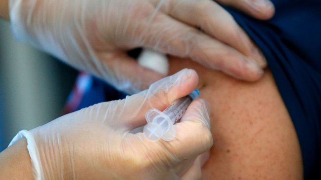 Colegio Médico cuestionó proceso de selección de primeros vacunados en Los Ángeles