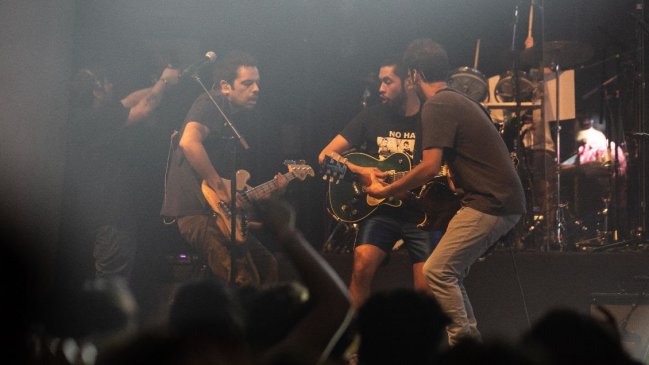 Ases Falsos estrena su primer disco en vivo