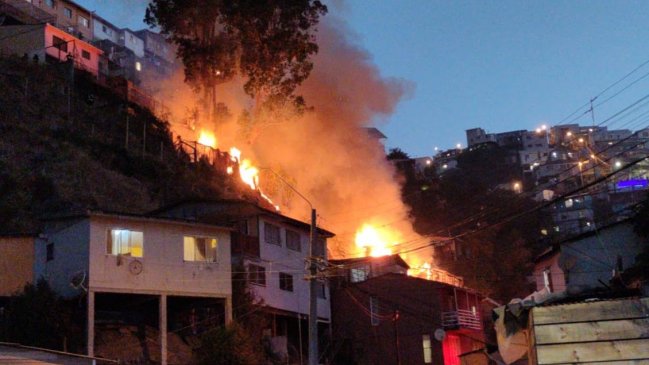 Una niña murió en incendio en ladera del cerro Las Cañas