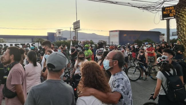 Familiares y amigos realizaron velatón en recuerdo de ciclista atropellado en Vespucio Norte
