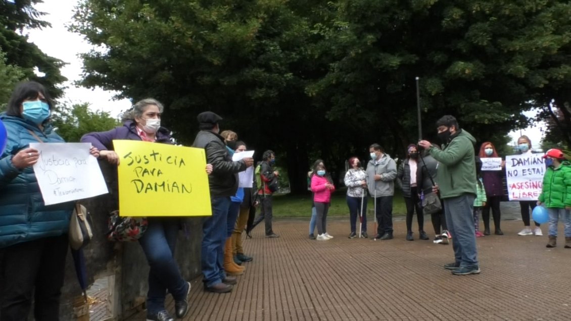 Vecinos protestan para exigir justicia por crimen de adolescente en Coyhaique