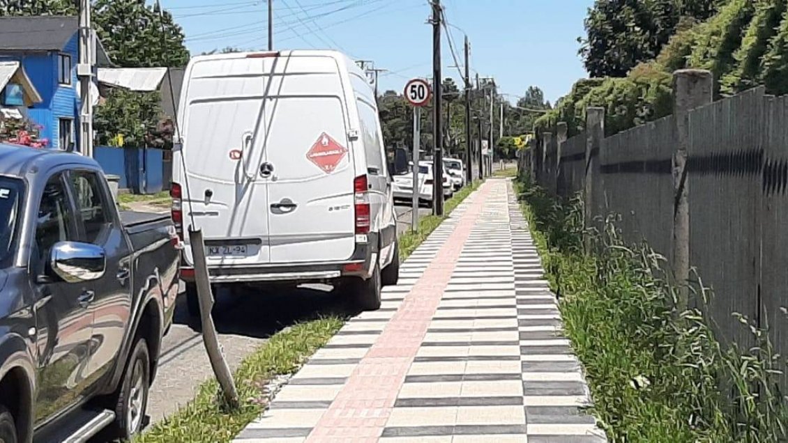 Lago Ranco multará a quienes se estacionen en la vereda