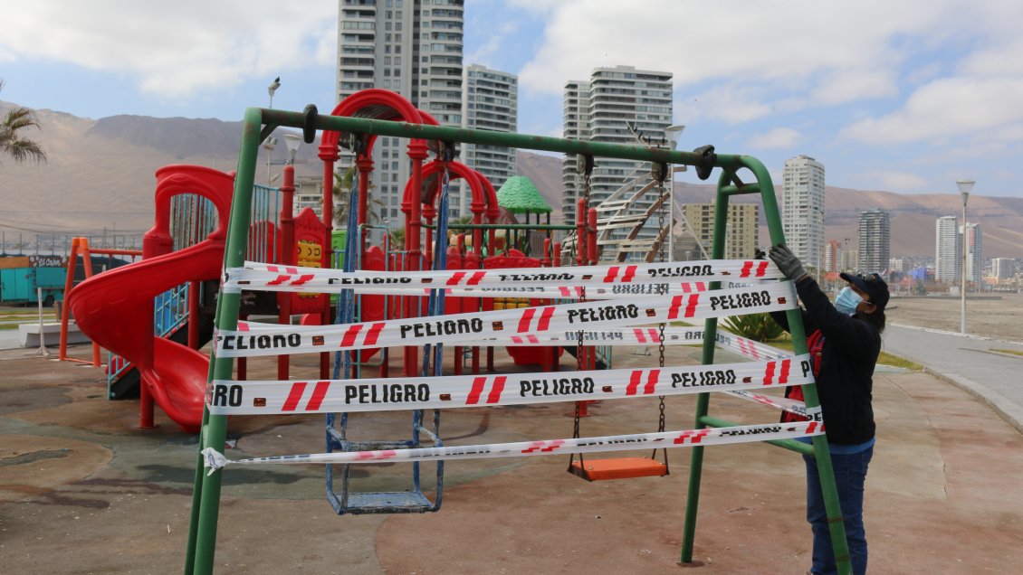 Anuncian nuevo cierre de espacios públicos y juegos infantiles en Iquique