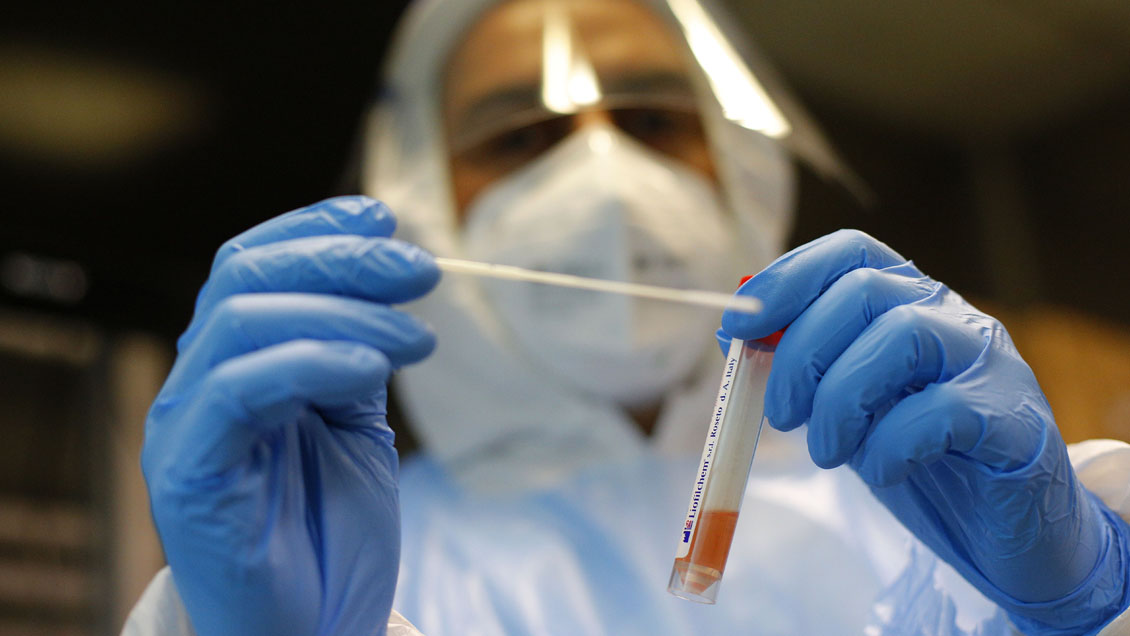 Ya se puede realizar el examen PCR sin orden médica e Isapres deben reembolsarlo