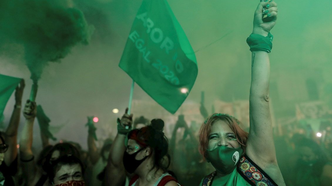 Jornada histórica: Senado argentino legalizó aborto voluntario hasta semana 14 del embarazo