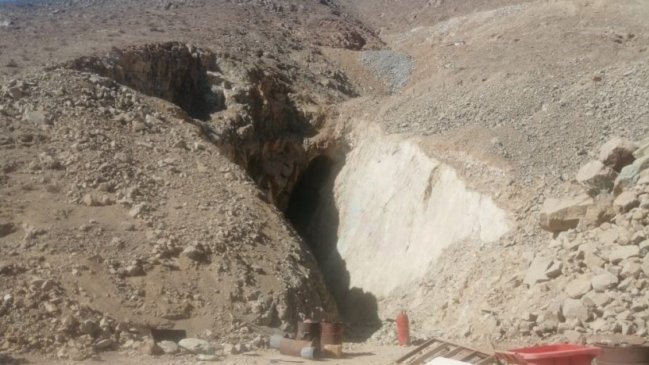 Derrumbe en Tierra Amarilla deja a dos mineros atrapados